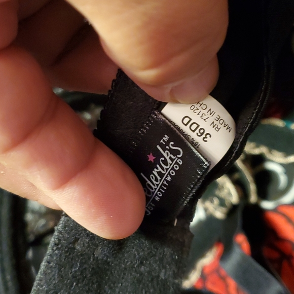 Black Mesh with Goldish accented embroidery 36DD bra. Gorgeous bra ❤️ - Picture 2 of 4